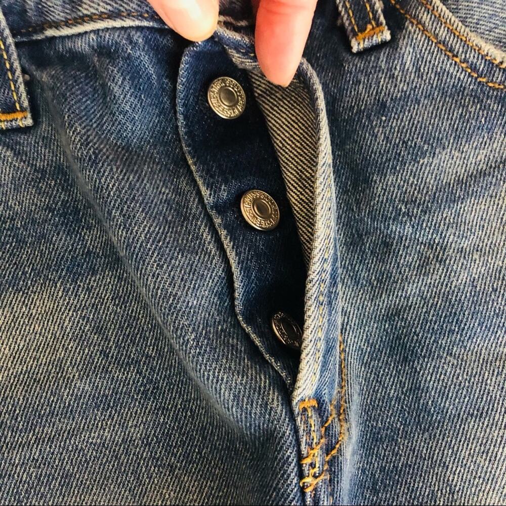 Levi’s blue 501 button fly medium wash cuffed raw hem denim jean shorts 27 - Picture 6 of 9